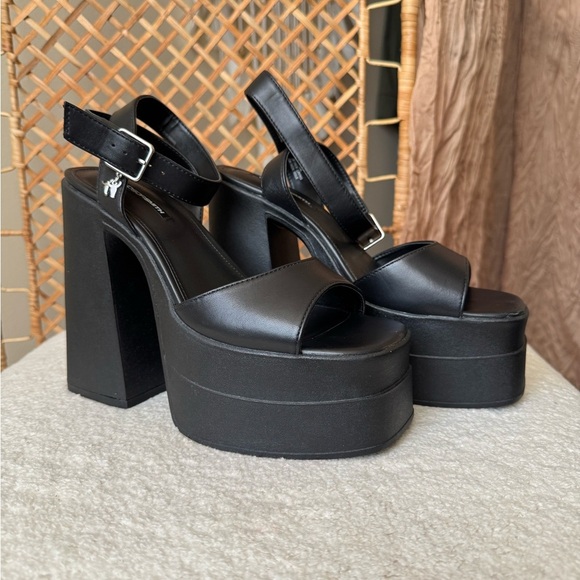 Windsor Smith Black Platform Sandals - Picture 3 of 14